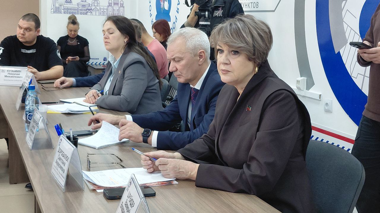 Председатель комитета по социальной политике Законодательного собрания Забайкальского края Светлана Доробалюк отметила, что на «Прямом разговоре с Александром Осиповым» блок по социальным вопросам всегда являлся самым... Председатель комитета по социальной политике Законодательного собрания Забайкальского края Светлана Доробалюк отметила, что на «Прямом разговоре с Александром Осиповым» блок по социальным вопросам всегда являлся самым...