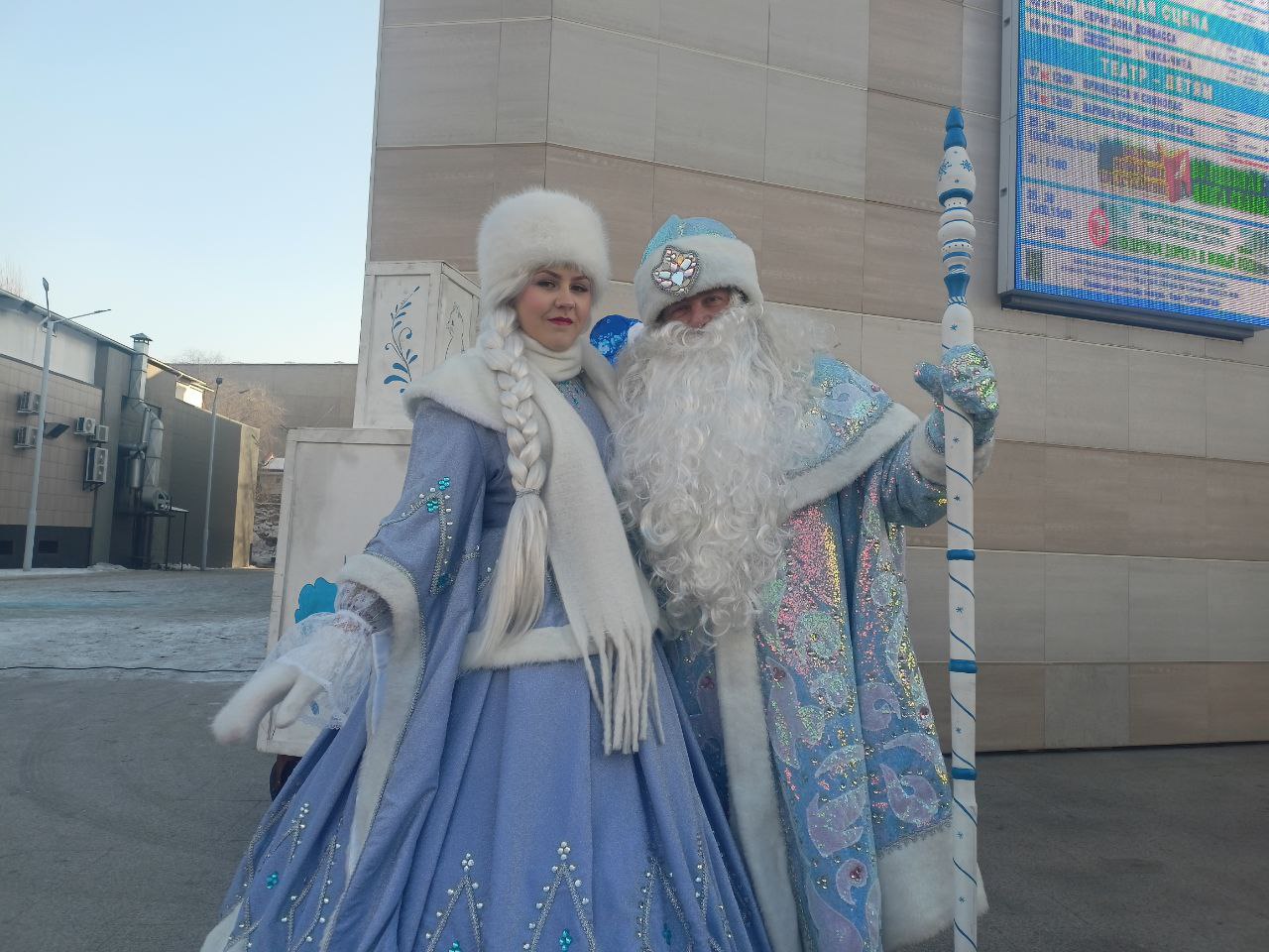 На театральной площади в Чите стартовали «Ёлки Забайкалья» На театральной площади в Чите стартовали «Ёлки Забайкалья»