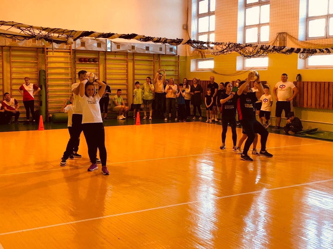 В спортивно-оздоровительном центре «Дельфин» прошла семейная эстафета среди работающей молодёжи «Нет алкоголизму. Мы за ЗОЖ» В спортивно-оздоровительном центре «Дельфин» прошла семейная эстафета среди работающей молодёжи «Нет алкоголизму. Мы за ЗОЖ»