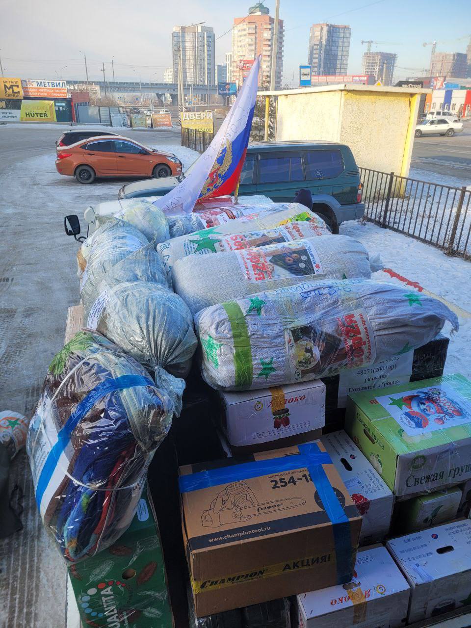 В прошедшие выходные отряд «Гураны» и активные местные жители приняли участие в загрузке и отправке фуры с гуманитарной помощью в зону специальной военной операции В прошедшие выходные отряд «Гураны» и активные местные жители приняли участие в загрузке и отправке фуры с гуманитарной помощью в зону специальной военной операции