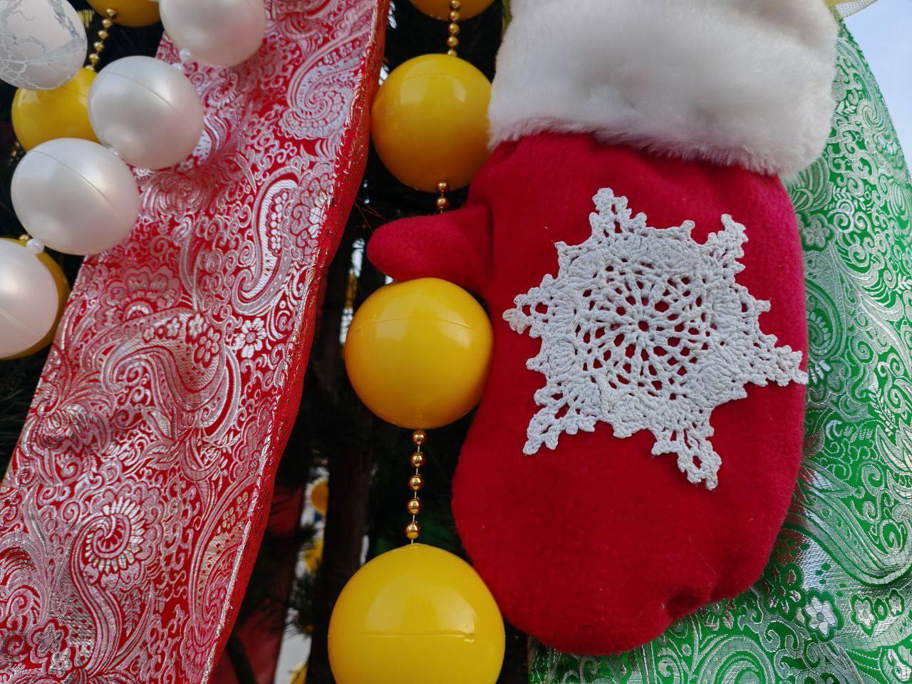 Народное голосование за лучшую ёлку праздника «Ёлки Забайкалья», экспозиция которого действует на Театральной площади, проходит в регионе Народное голосование за лучшую ёлку праздника «Ёлки Забайкалья», экспозиция которого действует на Театральной площади, проходит в регионе