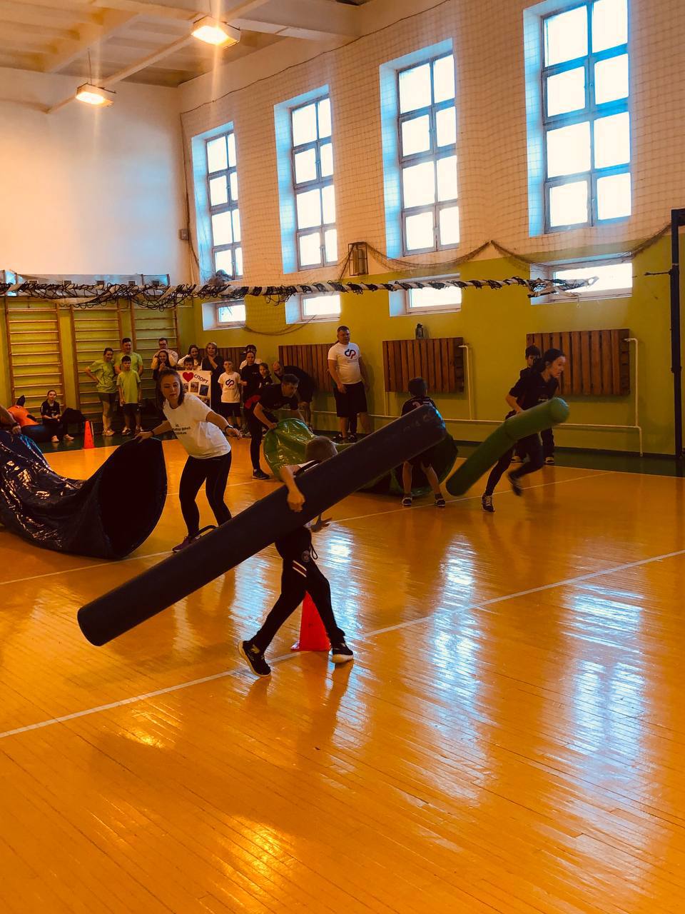 В спортивно-оздоровительном центре «Дельфин» прошла семейная эстафета среди работающей молодёжи «Нет алкоголизму. Мы за ЗОЖ» В спортивно-оздоровительном центре «Дельфин» прошла семейная эстафета среди работающей молодёжи «Нет алкоголизму. Мы за ЗОЖ»