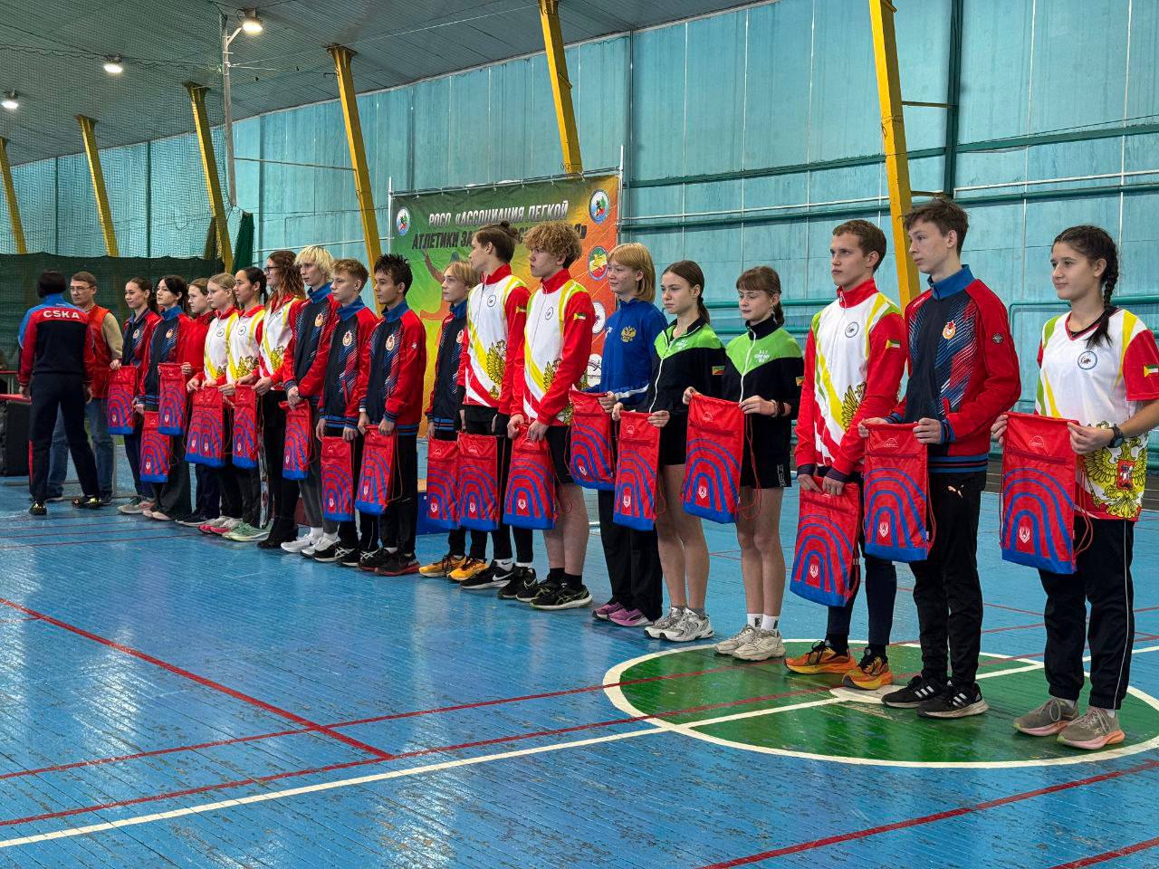 Забайкальским легкоатлетам вручили экипировку от Всероссийской федерации