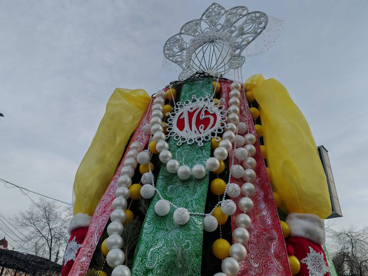 Народное голосование за лучшую ёлку праздника «Ёлки Забайкалья», экспозиция которого действует на Театральной площади, проходит в регионе Народное голосование за лучшую ёлку праздника «Ёлки Забайкалья», экспозиция которого действует на Театральной площади, проходит в регионе