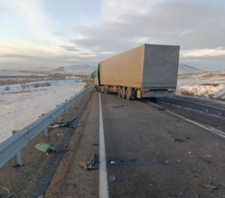 14 декабря в дневное время на федеральной автомобильной дороге А-350 "Чита-Забайкальск", 212 км (Могойтуйский район) по предварительным данным водитель автомашины "Тойота Королла" допустил выезд на полосу дороги...
