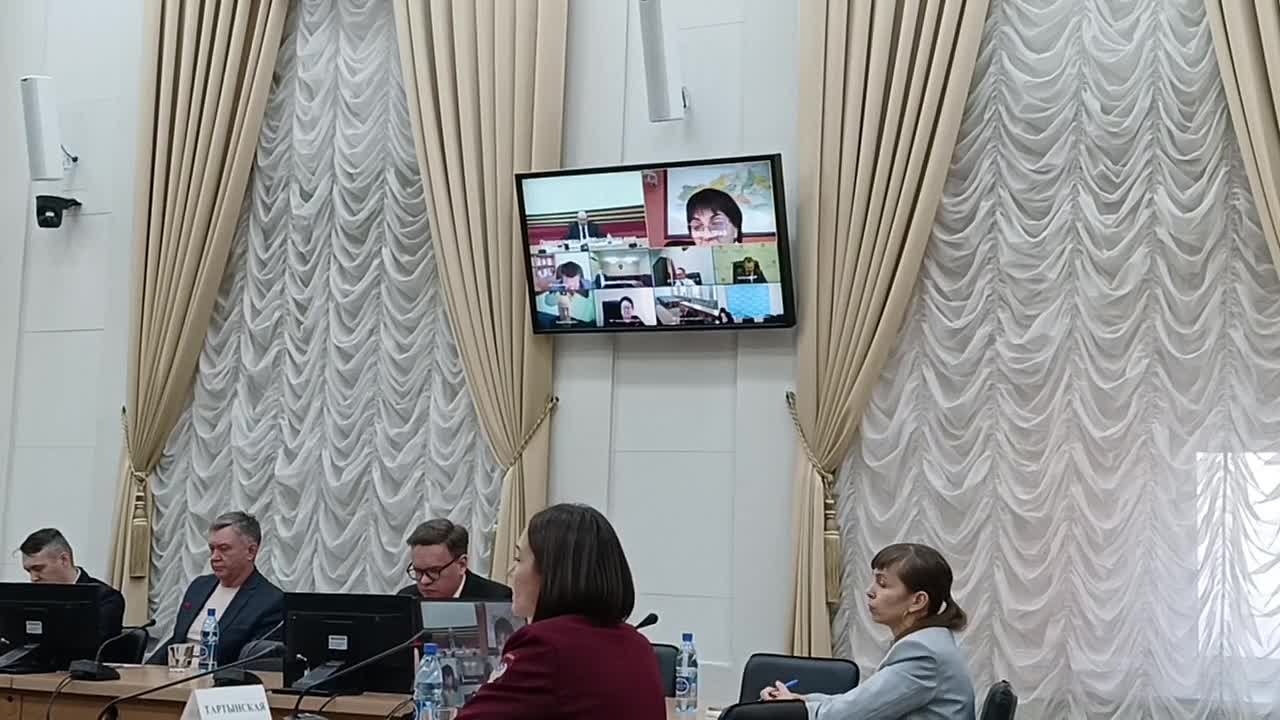 Министр здравоохранения Забайкальского края Оксана Немакина предлагает ввести обязательный масочный режим и регулярную обработку в организованных коллективах