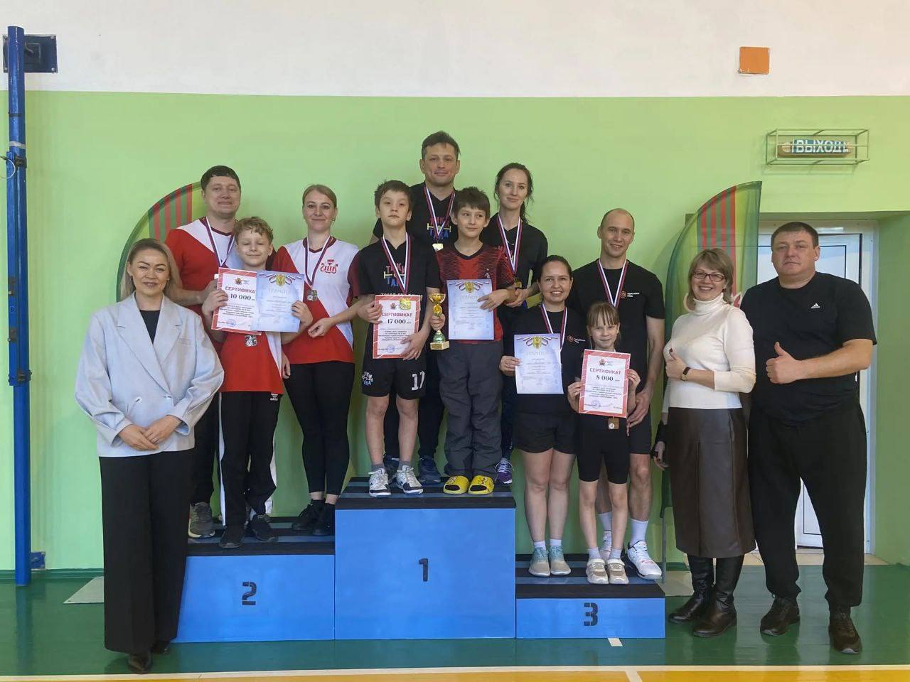 В спортивно-оздоровительном центре «Дельфин» прошла семейная эстафета среди работающей молодёжи «Нет алкоголизму. Мы за ЗОЖ» В спортивно-оздоровительном центре «Дельфин» прошла семейная эстафета среди работающей молодёжи «Нет алкоголизму. Мы за ЗОЖ»