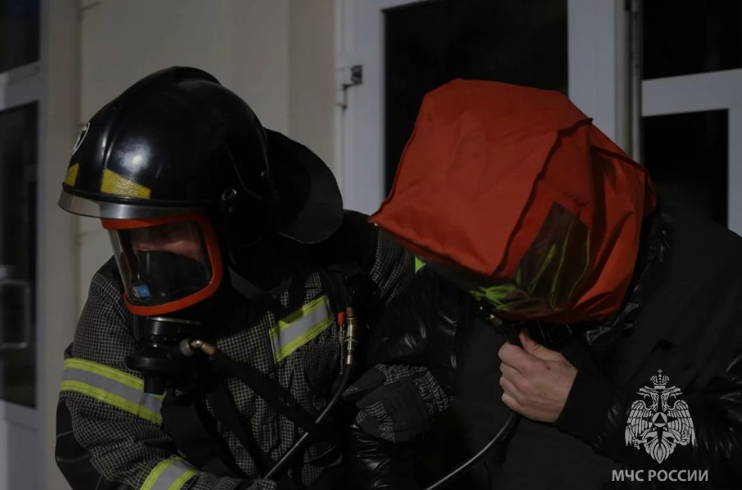 Огнеборцы спасли двоих взрослых и ребенка на пожаре в Чите