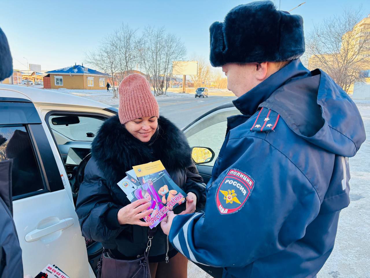 Сотрудники Госавтоинспекции провели профилактическую акцию "Азбука дорог", в ходе которой напомнили водителям о необходимости соблюдения скоростного режима, о необходимости пристёгиваться самим и пристегивать... Сотрудники Госавтоинспекции провели профилактическую акцию "Азбука дорог", в ходе которой напомнили водителям о необходимости соблюдения скоростного режима, о необходимости пристёгиваться самим и пристегивать...