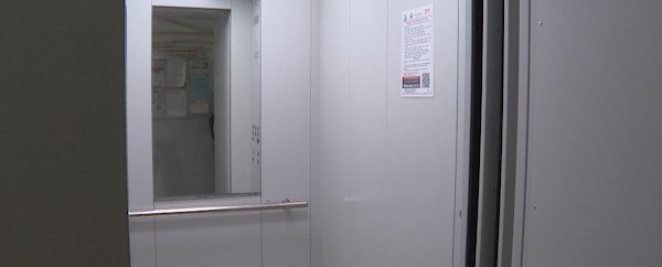 Лифт запустили в многоквартирном доме Краснокаменска после жалобы губернатору