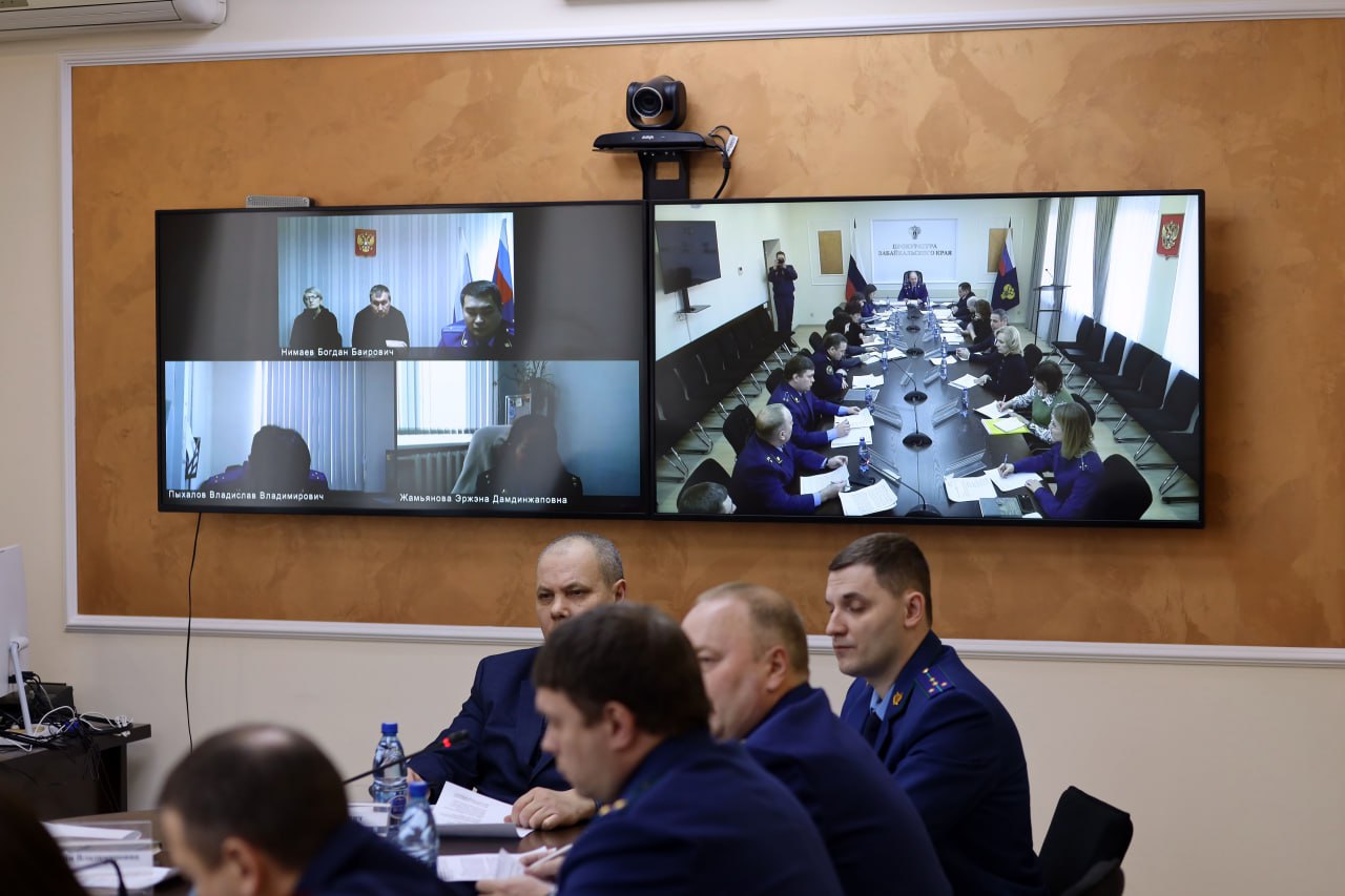 В Чите под руководством первого заместителя прокурора Забайкальского края Станислава Немцова прошло заседание межведомственной рабочей группы по вопросам соблюдения трудовых прав граждан В Чите под руководством первого заместителя прокурора Забайкальского края Станислава Немцова прошло заседание межведомственной рабочей группы по вопросам соблюдения трудовых прав граждан