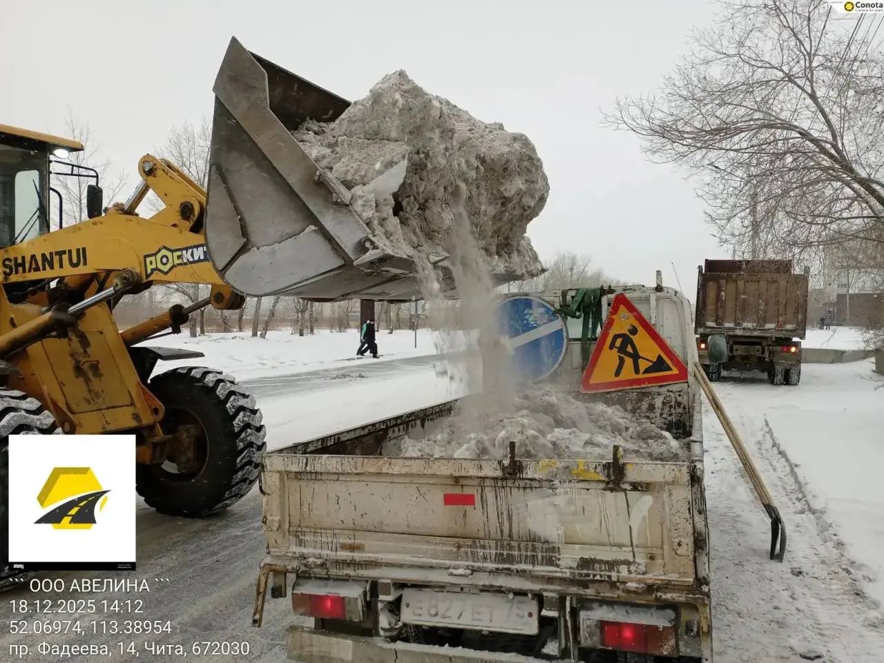 Все три подрядные организации (МБУ «ДМРСУ», ООО «ЗДСК» и ООО «Авелина»), занимающиеся обслуживанием улично-дорожной сети краевого центра, завершают дневную смену работу Все три подрядные организации (МБУ «ДМРСУ», ООО «ЗДСК» и ООО «Авелина»), занимающиеся обслуживанием улично-дорожной сети краевого центра, завершают дневную смену работу