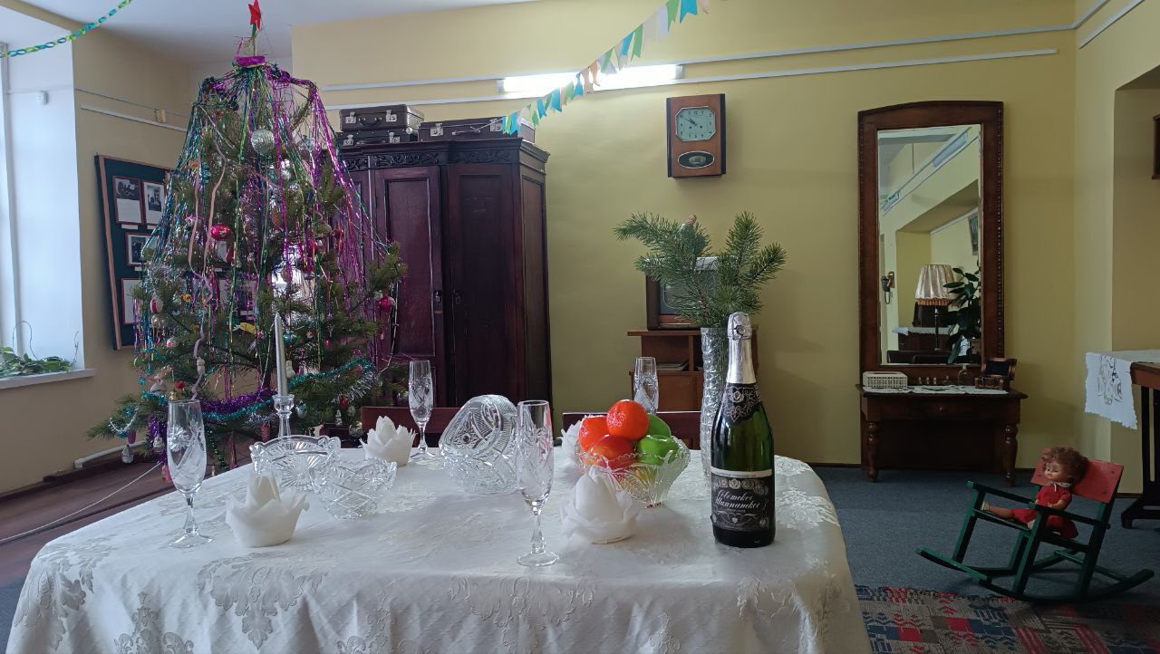 В Нерчинске можно попасть в советскую новогоднюю квартиру и сфотографироваться у камина В Нерчинске можно попасть в советскую новогоднюю квартиру и сфотографироваться у камина