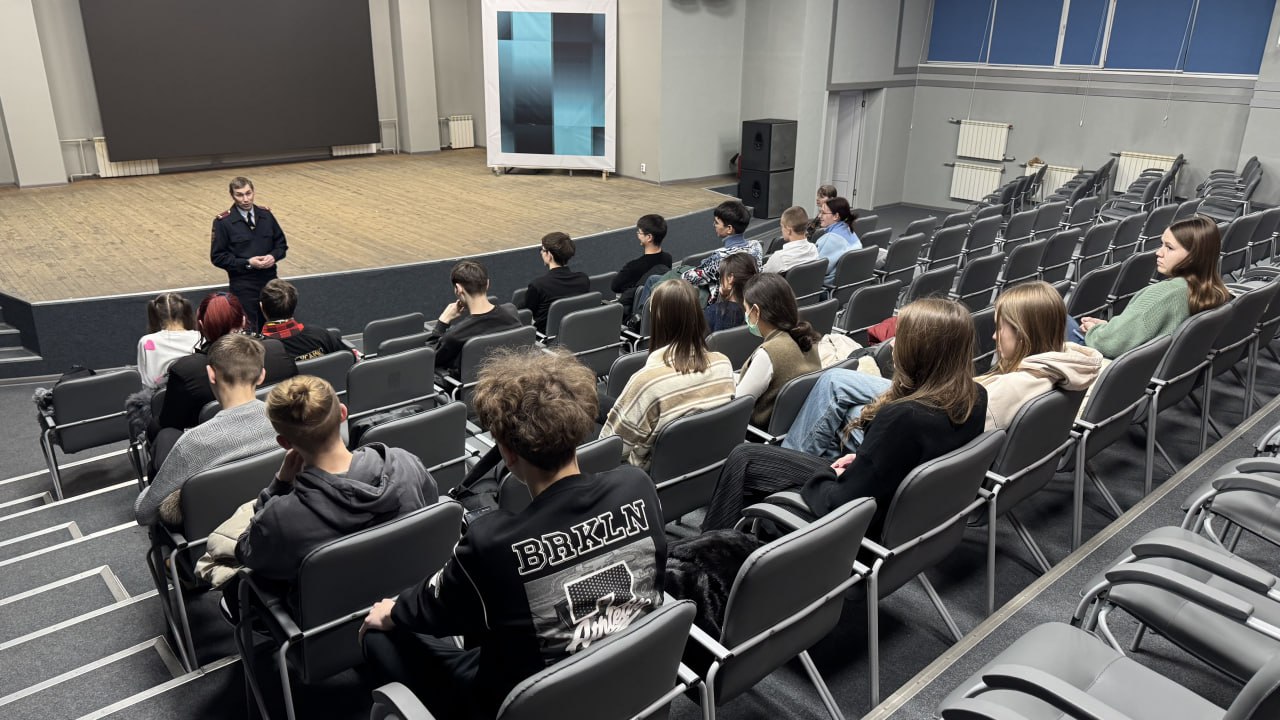 Полицейские провели встречу со старостами студенческих групп в ВУЗе, призвав их быть помощниками в доведении профилактической информации Полицейские провели встречу со старостами студенческих групп в ВУЗе, призвав их быть помощниками в доведении профилактической информации