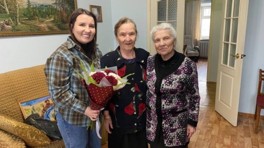 Сегодня администрация Центрального района, депутат городской Думы Муравьева Екатерина совместно с советом ветеранов Центрального района с огромной радостью поздравили с 95-летним юбилеем труженицу тыла, Митичкину Валентину...