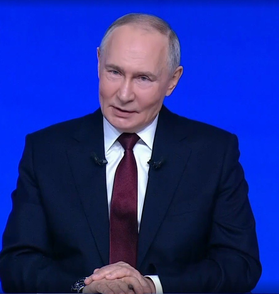 В.Путин: " Люди, которые защищают страну не жалея себя - требуют особого внимания