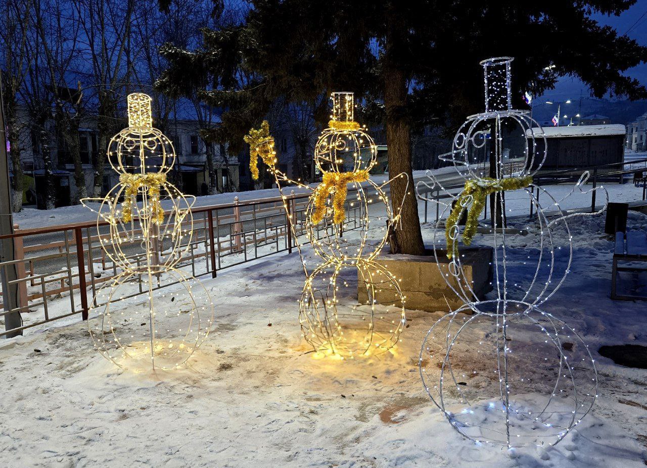 Новогодние изделия сварщика из Забайкалья Максима Дрягина украсили Петровск-Забайкальский Новогодние изделия сварщика из Забайкалья Максима Дрягина украсили Петровск-Забайкальский
