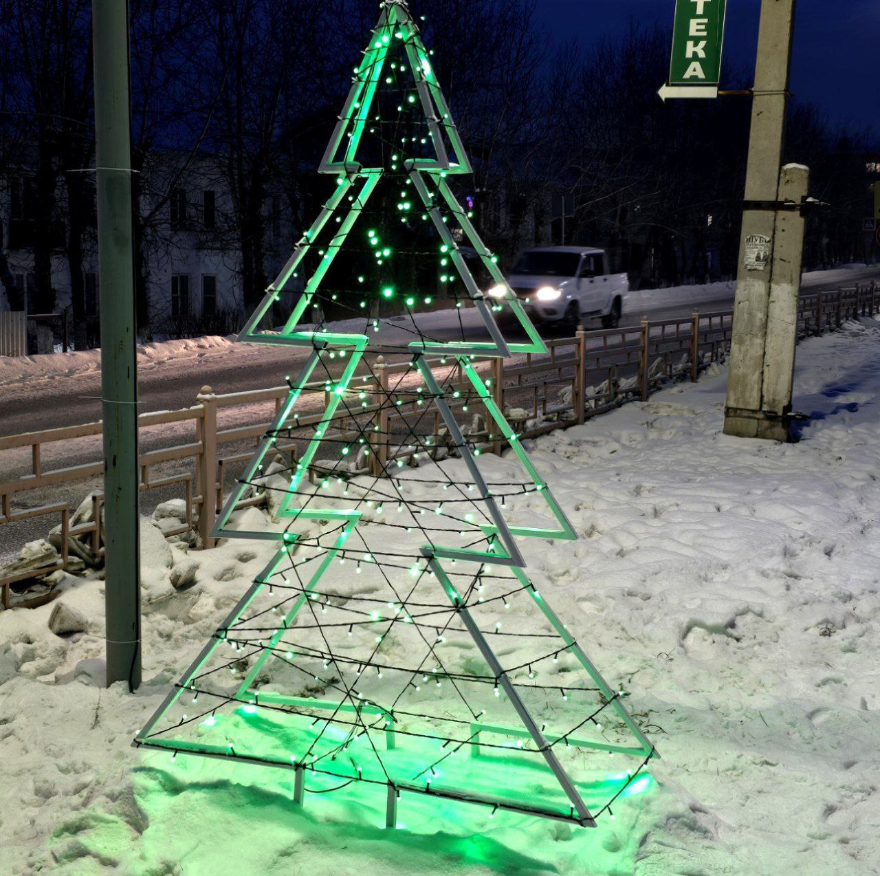Новогодние изделия сварщика из Забайкалья Максима Дрягина украсили Петровск-Забайкальский Новогодние изделия сварщика из Забайкалья Максима Дрягина украсили Петровск-Забайкальский