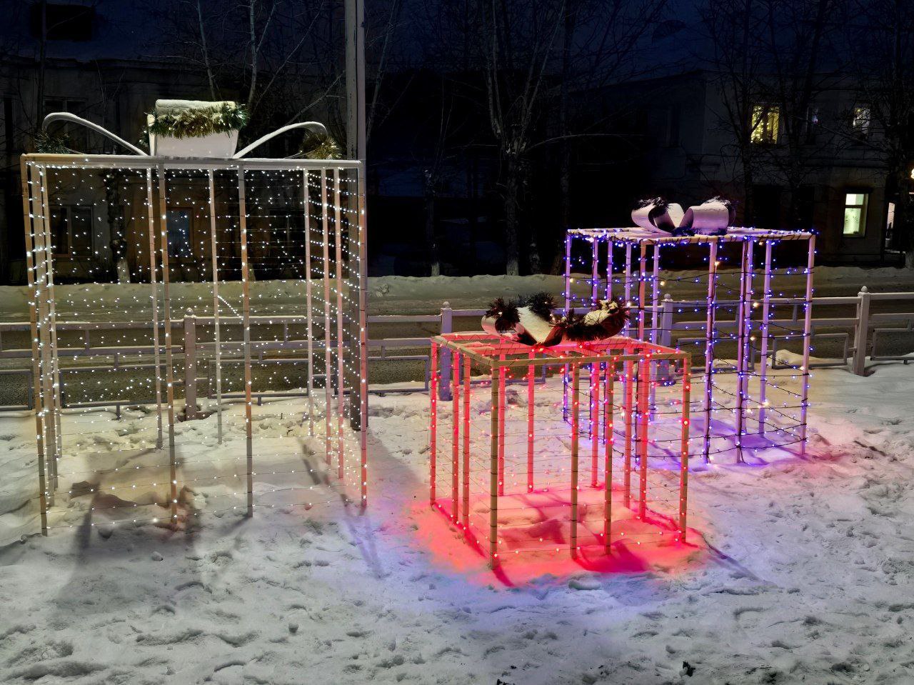 Новогодние изделия сварщика из Забайкалья Максима Дрягина украсили Петровск-Забайкальский Новогодние изделия сварщика из Забайкалья Максима Дрягина украсили Петровск-Забайкальский