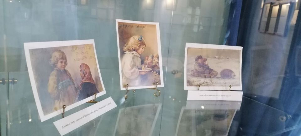 История в праздничных карточках