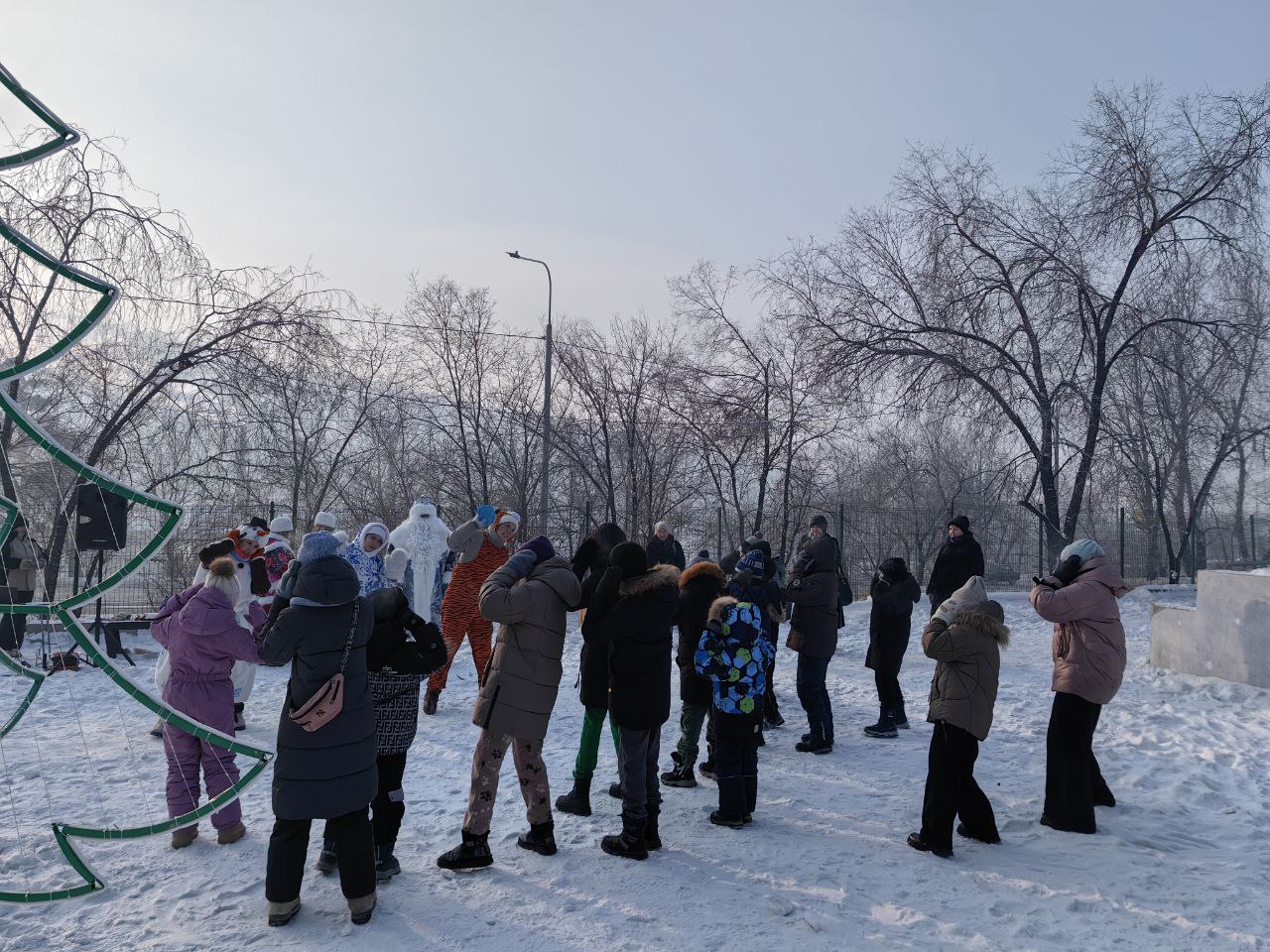 Сегодня в парке Гагаринский было по-настоящему волшебно! Наши артисты подарили гостям парка яркую сюжетно-игровую программу "В Новый год за сказкой" Сегодня в парке Гагаринский было по-настоящему волшебно! Наши артисты подарили гостям парка яркую сюжетно-игровую программу "В Новый год за сказкой"