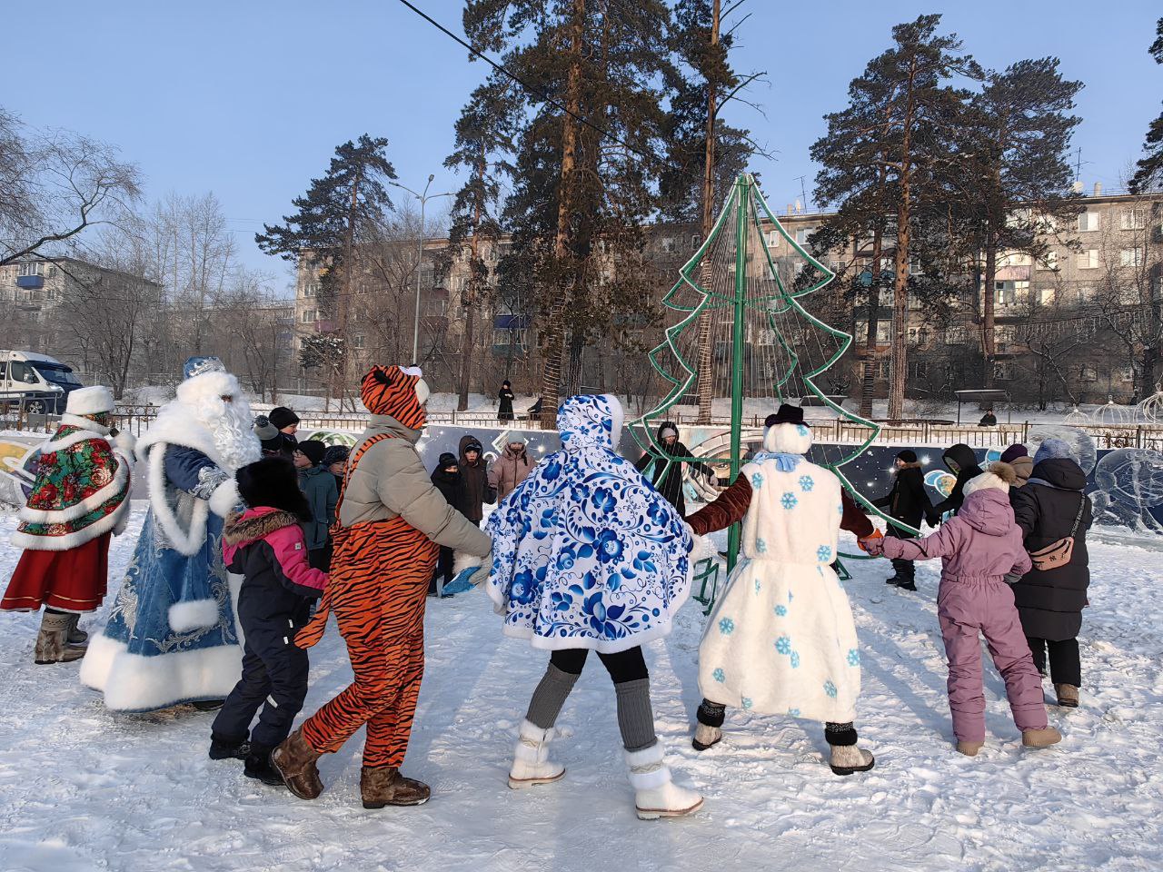 Сегодня в парке Гагаринский было по-настоящему волшебно! Наши артисты подарили гостям парка яркую сюжетно-игровую программу "В Новый год за сказкой" Сегодня в парке Гагаринский было по-настоящему волшебно! Наши артисты подарили гостям парка яркую сюжетно-игровую программу "В Новый год за сказкой"