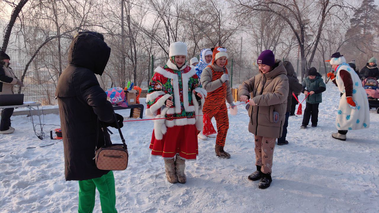 Сегодня в парке Гагаринский было по-настоящему волшебно! Наши артисты подарили гостям парка яркую сюжетно-игровую программу "В Новый год за сказкой" Сегодня в парке Гагаринский было по-настоящему волшебно! Наши артисты подарили гостям парка яркую сюжетно-игровую программу "В Новый год за сказкой"