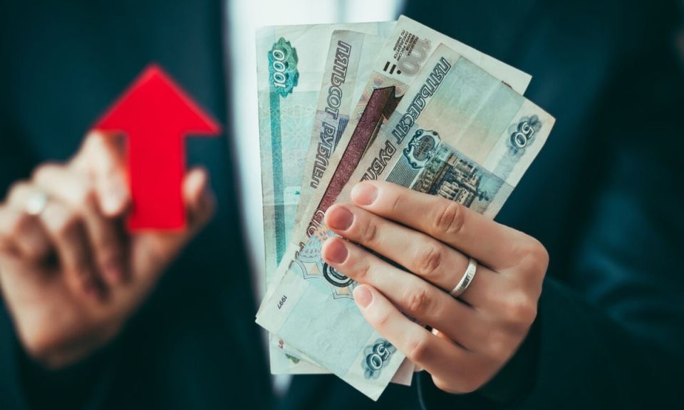 Минимальная заработная плата в России: когда достигнет 35 000 рублей?