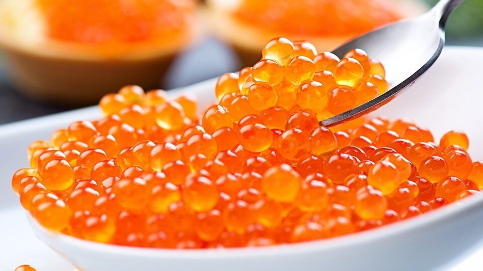 На российском рынке выявлены опасные бактерии в икре известных брендов