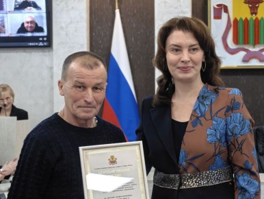 Работников муниципальных организаций Читы наградили в городской администрации по итогам уходящего года