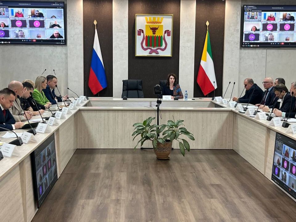 Инна Щеглова: Последняя в уходящем 2025 году большая планерка в администрации краевого центра началась с приятного момента