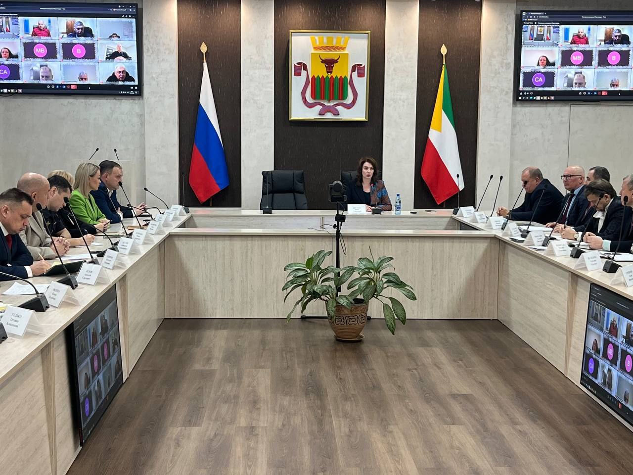 Инна Щеглова: Последняя в уходящем 2025 году большая планерка в администрации краевого центра началась с приятного момента