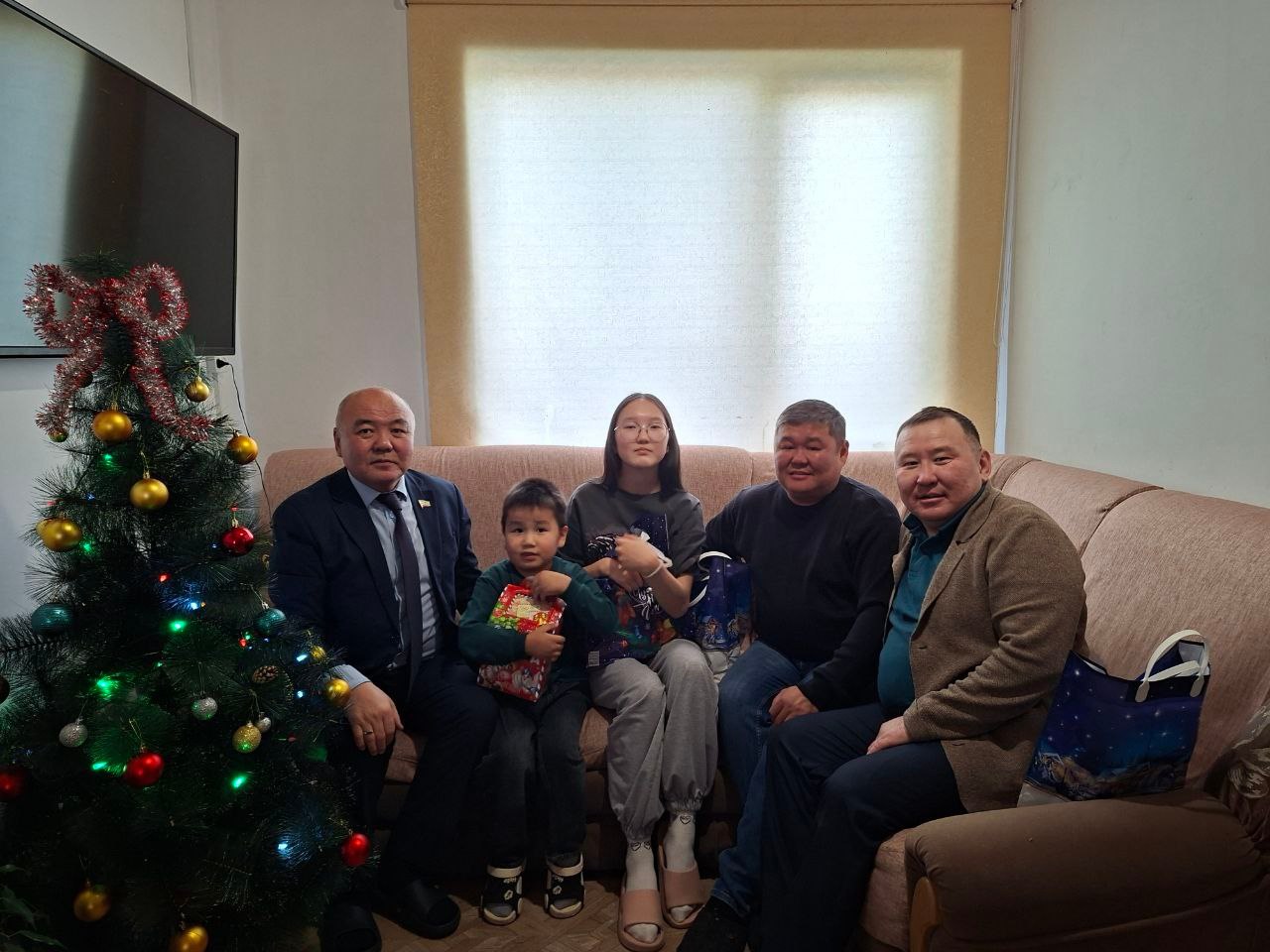 В рамках акции спикер Заксобрания Кон Ен Хва исполнил мечту 13-летнего Глеба из п. Агинское, который загадал тюбинг-ватрушку В рамках акции спикер Заксобрания Кон Ен Хва исполнил мечту 13-летнего Глеба из п. Агинское, который загадал тюбинг-ватрушку