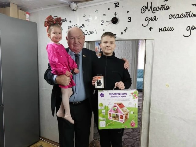 В рамках акции спикер Заксобрания Кон Ен Хва исполнил мечту 13-летнего Глеба из п. Агинское, который загадал тюбинг-ватрушку В рамках акции спикер Заксобрания Кон Ен Хва исполнил мечту 13-летнего Глеба из п. Агинское, который загадал тюбинг-ватрушку