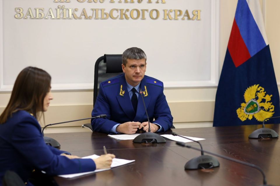 После обращения к прокурору Забайкалья Александру Яновскому муниципалитет выплатил директору школы из Сретенска задолженность по зарплате