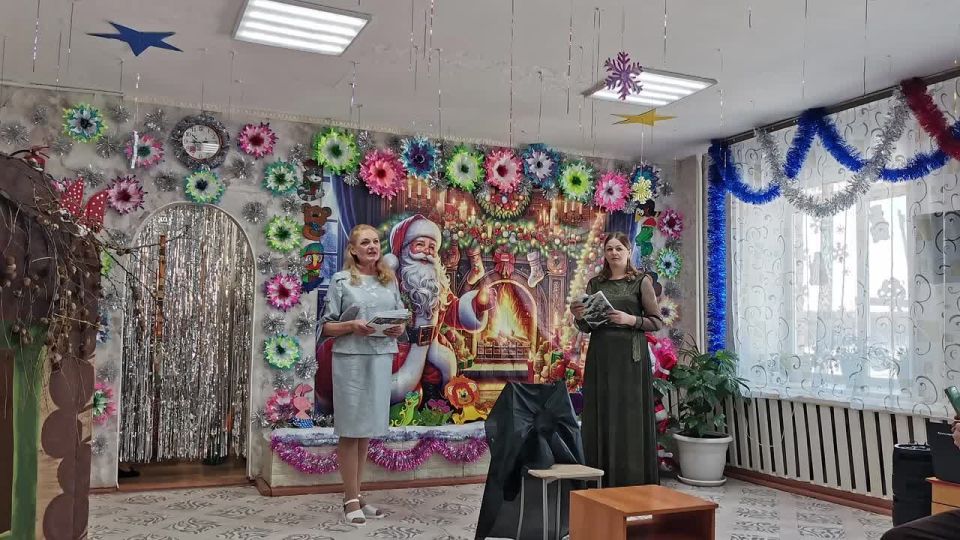 В преддверии Нового года первый заместитель прокурора Забайкальского края Станислав Немцов и председатель совета регионального отделения общественной организации ветеранов прокуратуры Валерий Попов поздравили ребят и...