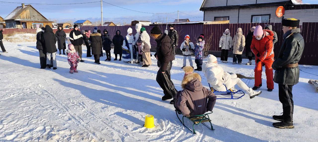 Замечательный новогодний праздник, организованный активистами при поддержке друзей и помощников, прошел в микрорайоне Мирный Черновского района Замечательный новогодний праздник, организованный активистами при поддержке друзей и помощников, прошел в микрорайоне Мирный Черновского района