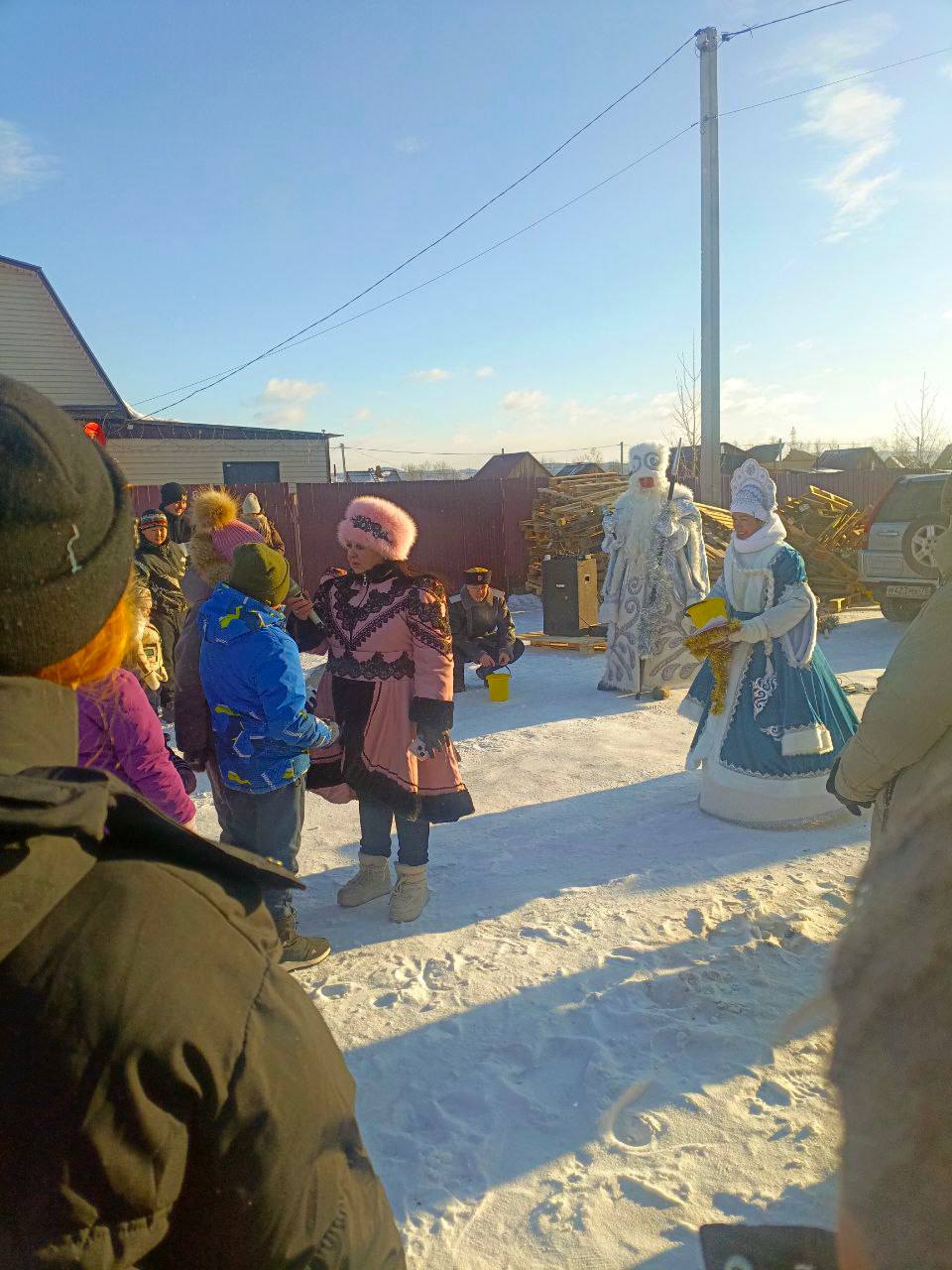 Замечательный новогодний праздник, организованный активистами при поддержке друзей и помощников, прошел в микрорайоне Мирный Черновского района Замечательный новогодний праздник, организованный активистами при поддержке друзей и помощников, прошел в микрорайоне Мирный Черновского района