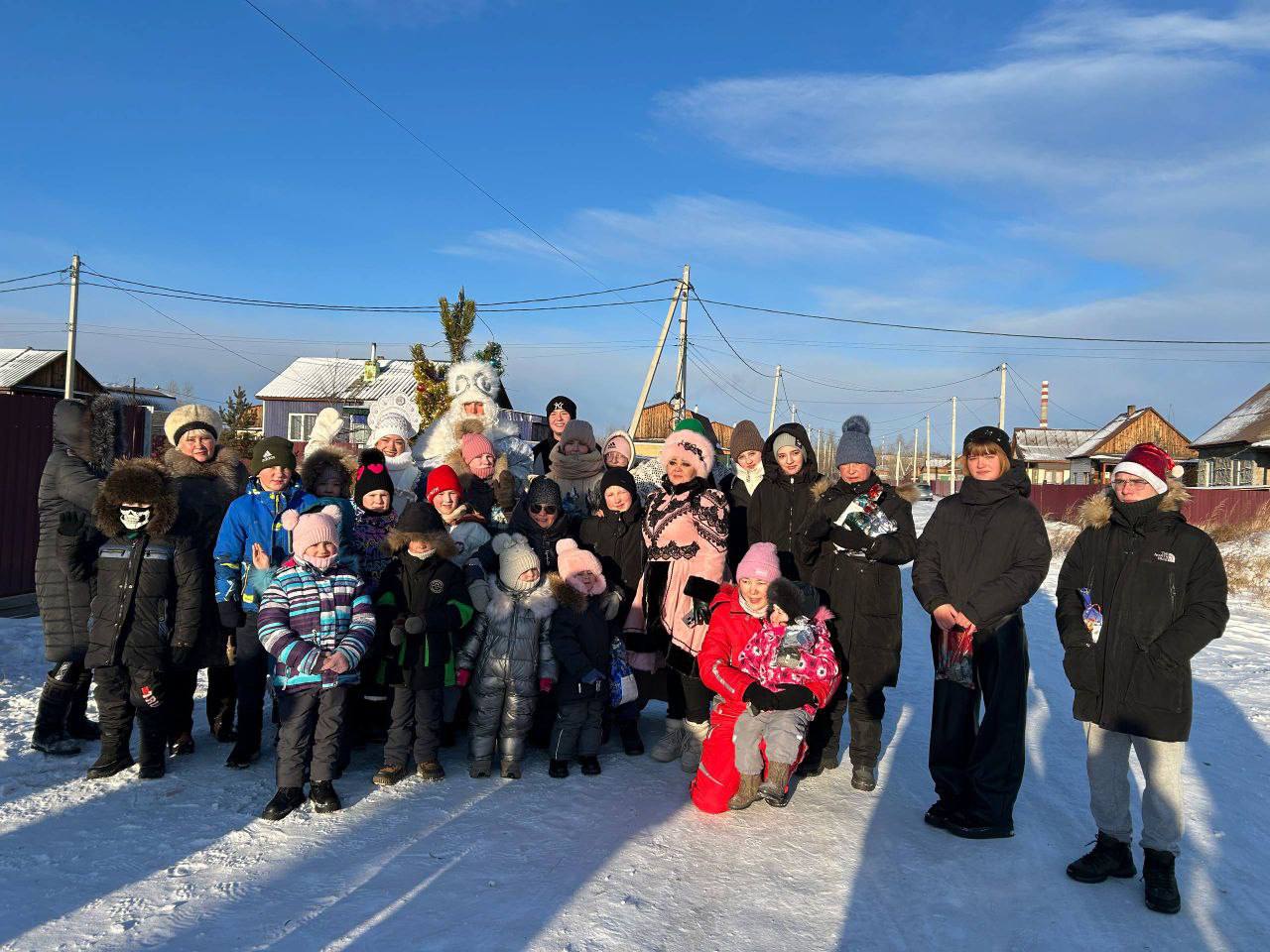 Замечательный новогодний праздник, организованный активистами при поддержке друзей и помощников, прошел в микрорайоне Мирный Черновского района