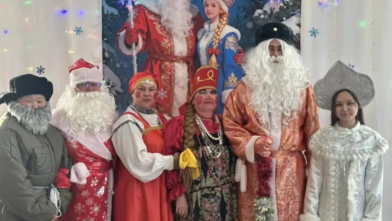 Полицейский Дед Мороз в Забайкальске исполнил новогодние желания детей Полицейский Дед Мороз в Забайкальске исполнил новогодние желания детей