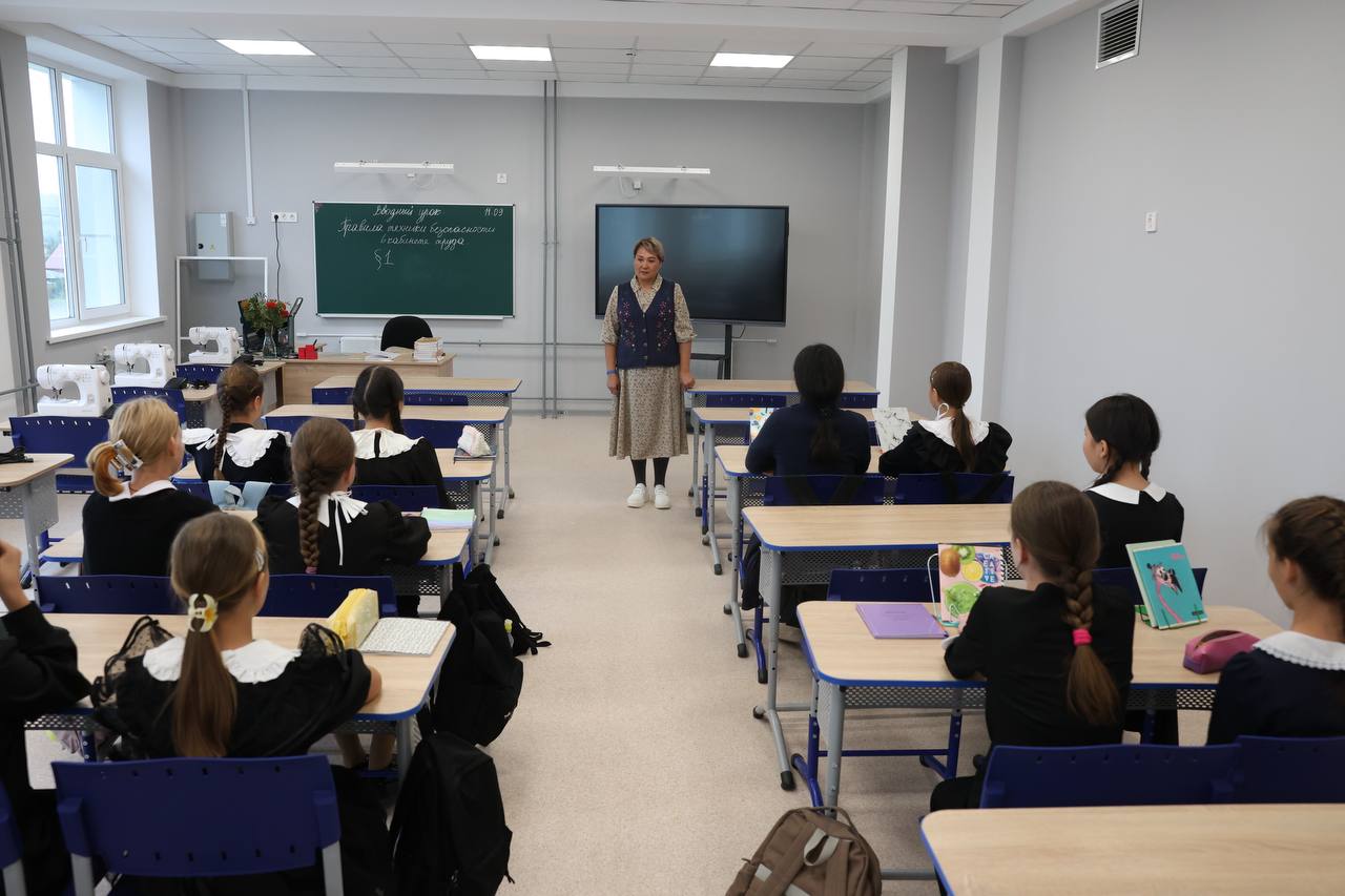 Александр Осипов: 21 педагог приехал в отдалённые сёла и города Забайкалья по программе «Земский учитель» в 2025 году Александр Осипов: 21 педагог приехал в отдалённые сёла и города Забайкалья по программе «Земский учитель» в 2025 году