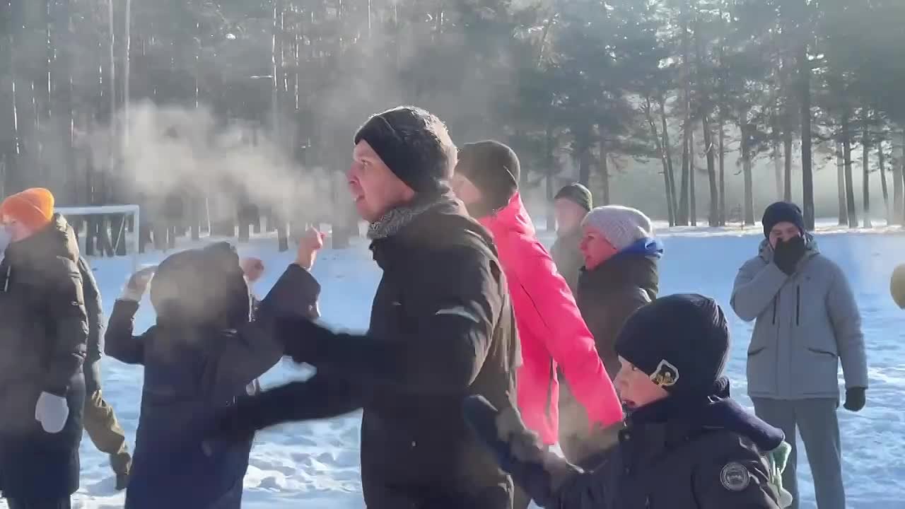 «Снежную зарядку» провела сегодня читинцам Снегурочка