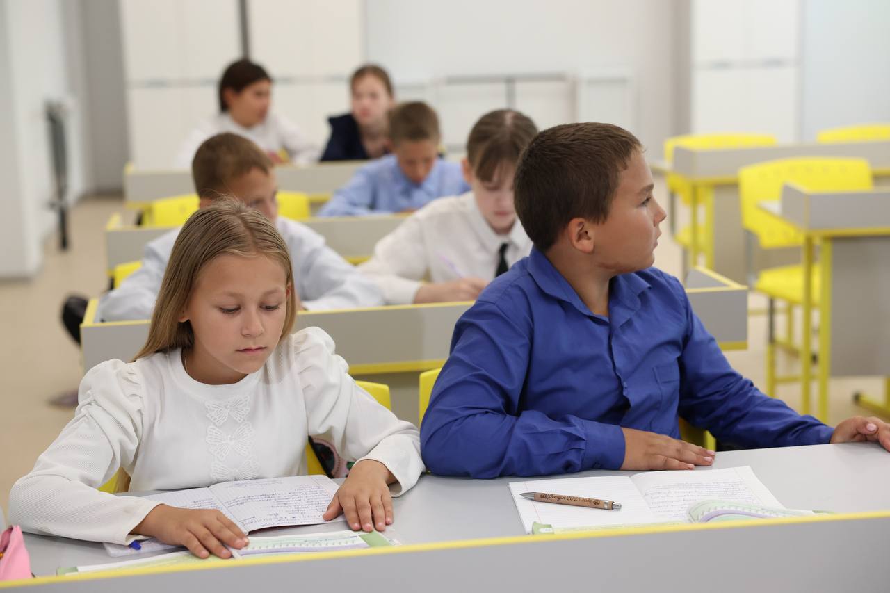 Александр Осипов: 21 педагог приехал в отдалённые сёла и города Забайкалья по программе «Земский учитель» в 2025 году Александр Осипов: 21 педагог приехал в отдалённые сёла и города Забайкалья по программе «Земский учитель» в 2025 году