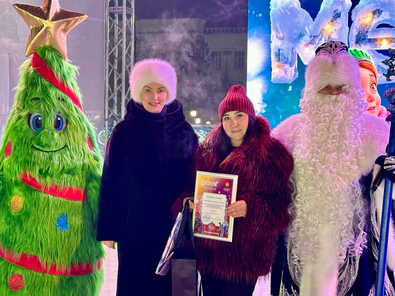 Читинцы активно выбирают победителей конкурса "Волшебник новогоднего города", который проводится администрацией краевого центра совместно с Чита.Ру при партнерстве Сбера Читинцы активно выбирают победителей конкурса "Волшебник новогоднего города", который проводится администрацией краевого центра совместно с Чита.Ру при партнерстве Сбера