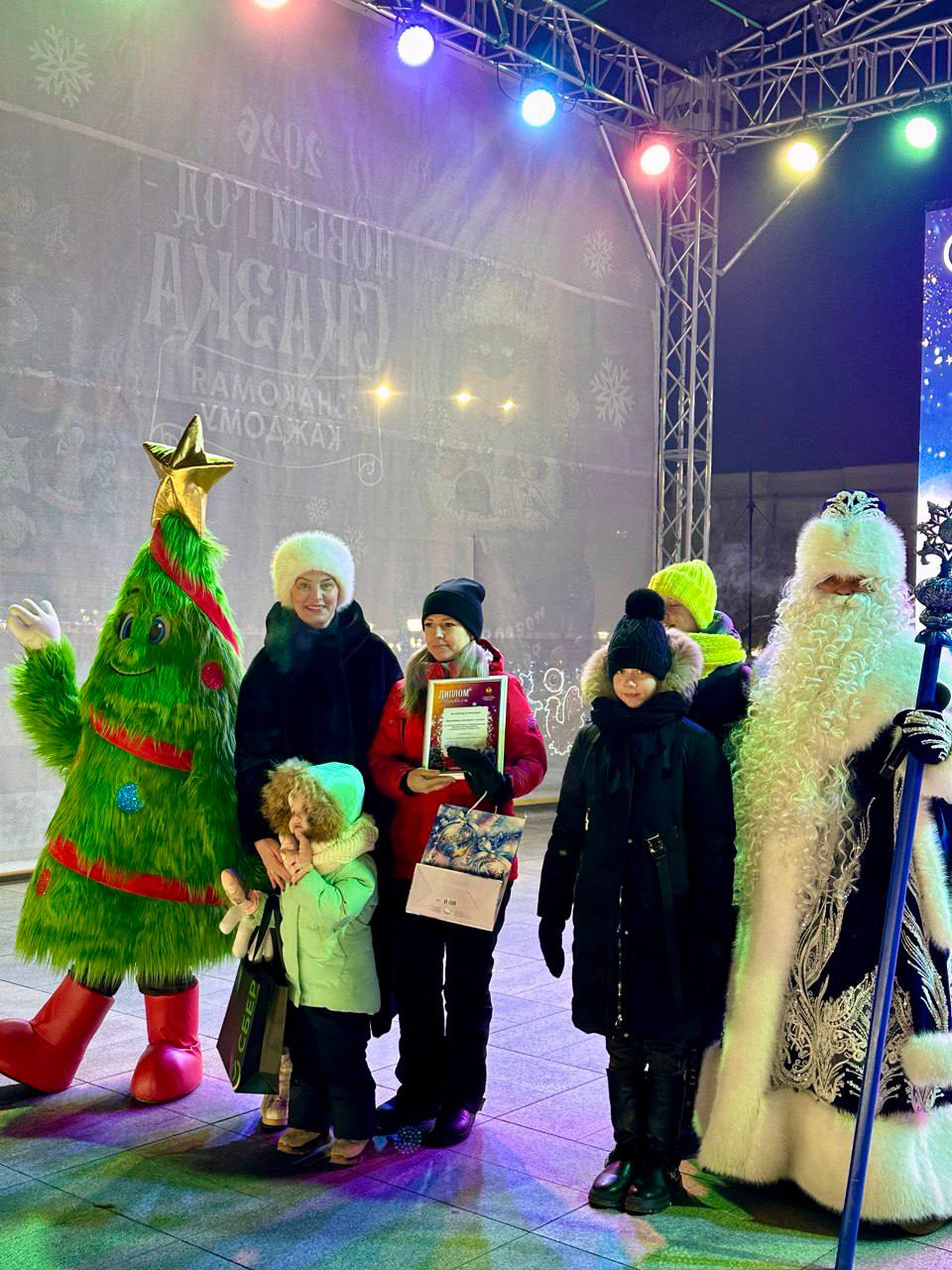 Читинцы активно выбирают победителей конкурса "Волшебник новогоднего города", который проводится администрацией краевого центра совместно с Чита.Ру при партнерстве Сбера Читинцы активно выбирают победителей конкурса "Волшебник новогоднего города", который проводится администрацией краевого центра совместно с Чита.Ру при партнерстве Сбера