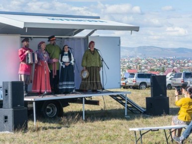 Расстояние для культуры не помеха: забайкальские артисты проехали тысячи километров за 5 лет, чтобы подарить праздник жителям