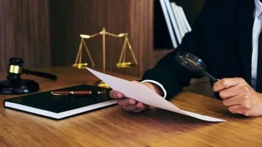 Судебная драма: как одна компания попыталась избежать уплаты долгов с помощью хитроумного юридического хода