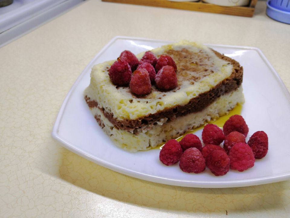 Легкий двухцветный кекс за считанные минуты: вкусный завтрак без духовки