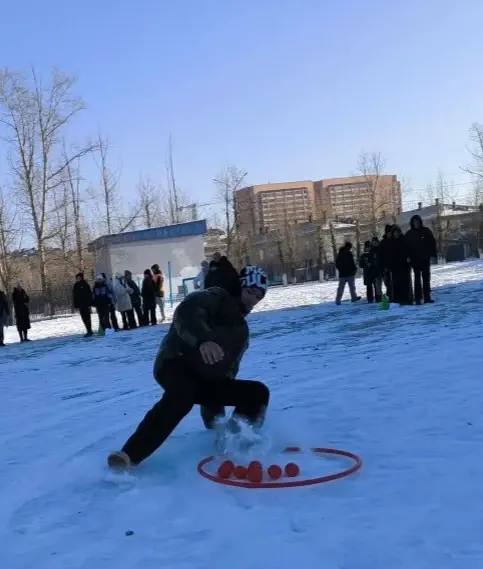 Весёлые "Рождественские старты" в школе 52 - праздник спорта и смеха!!! Весёлые "Рождественские старты" в школе 52 - праздник спорта и смеха!!!