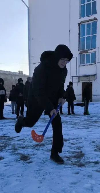 Весёлые "Рождественские старты" в школе 52 - праздник спорта и смеха!!! Весёлые "Рождественские старты" в школе 52 - праздник спорта и смеха!!!